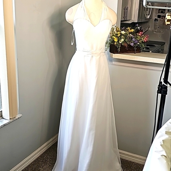 Mari Lee by Madeline Gardner. White maxi dress haulter back zipper size 13/14. - Picture 1 of 15